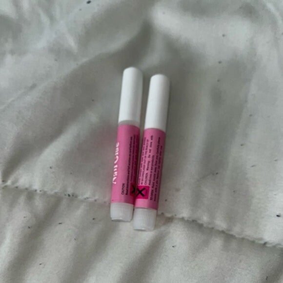 boutique Other - Nail Glue